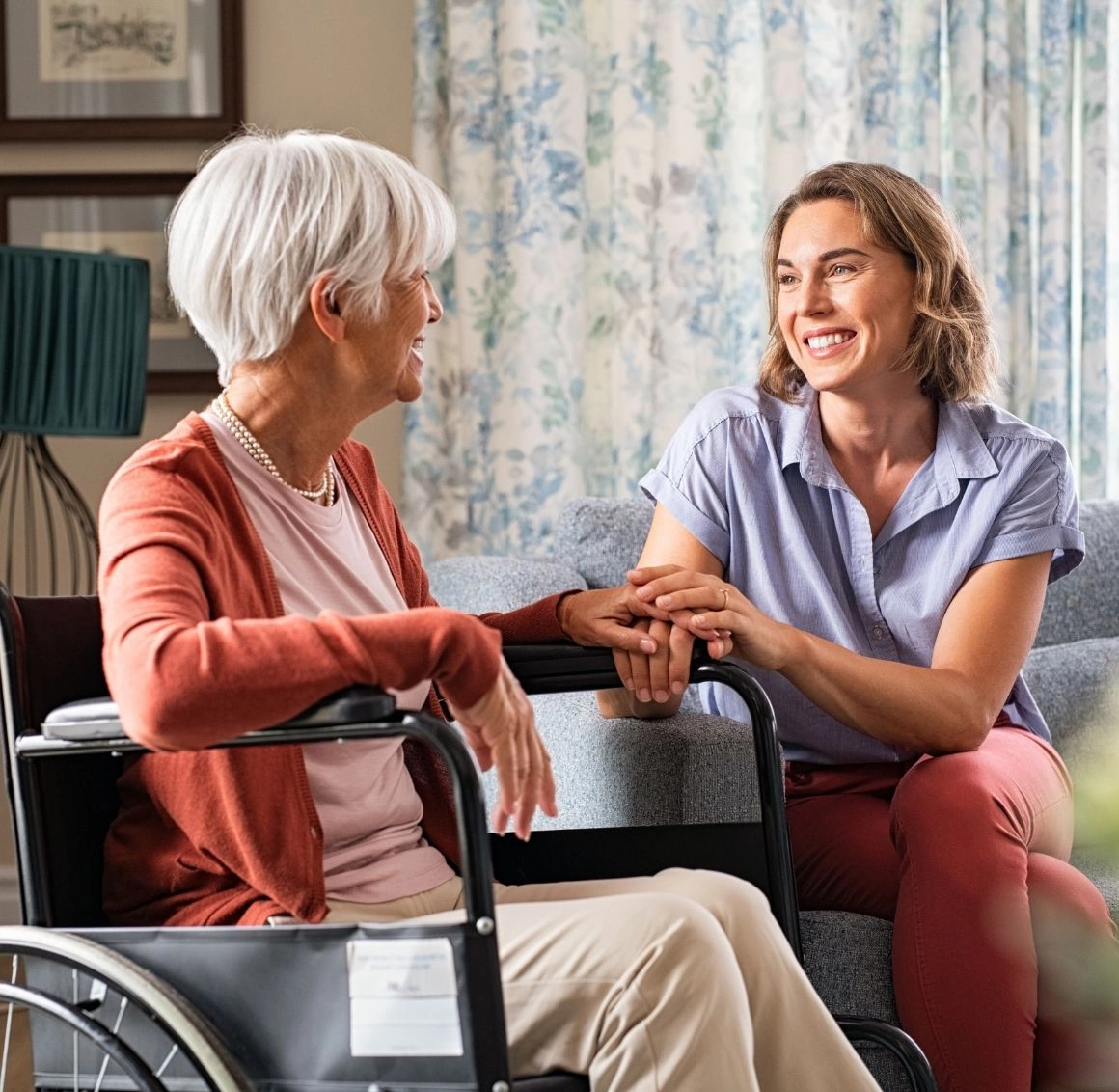 caregiver-with-elderly (2)
